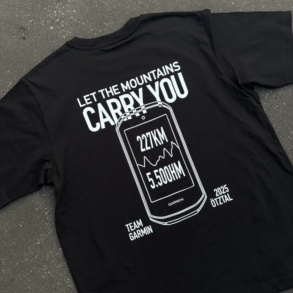 Schwarzes Shirt, Let the mountains carry you, Team Garmin