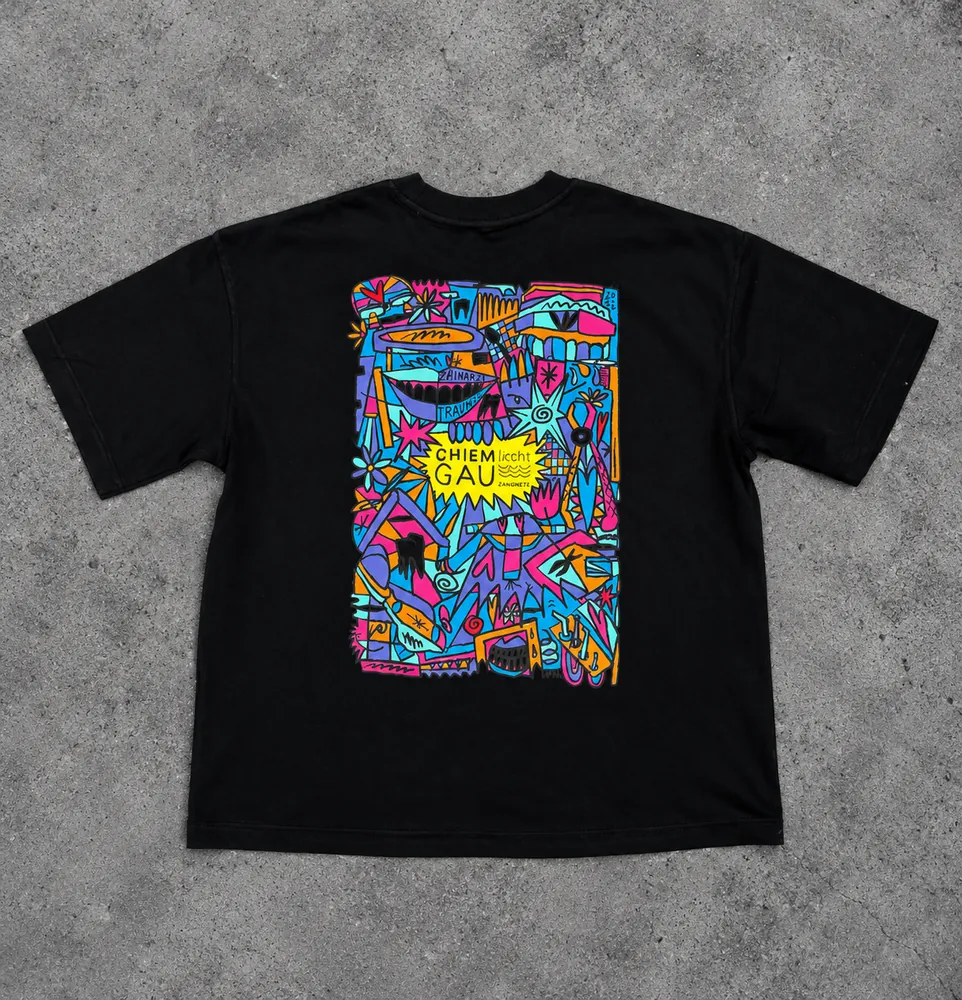 Schwarzes Shirt mit farbigem Allover-Print