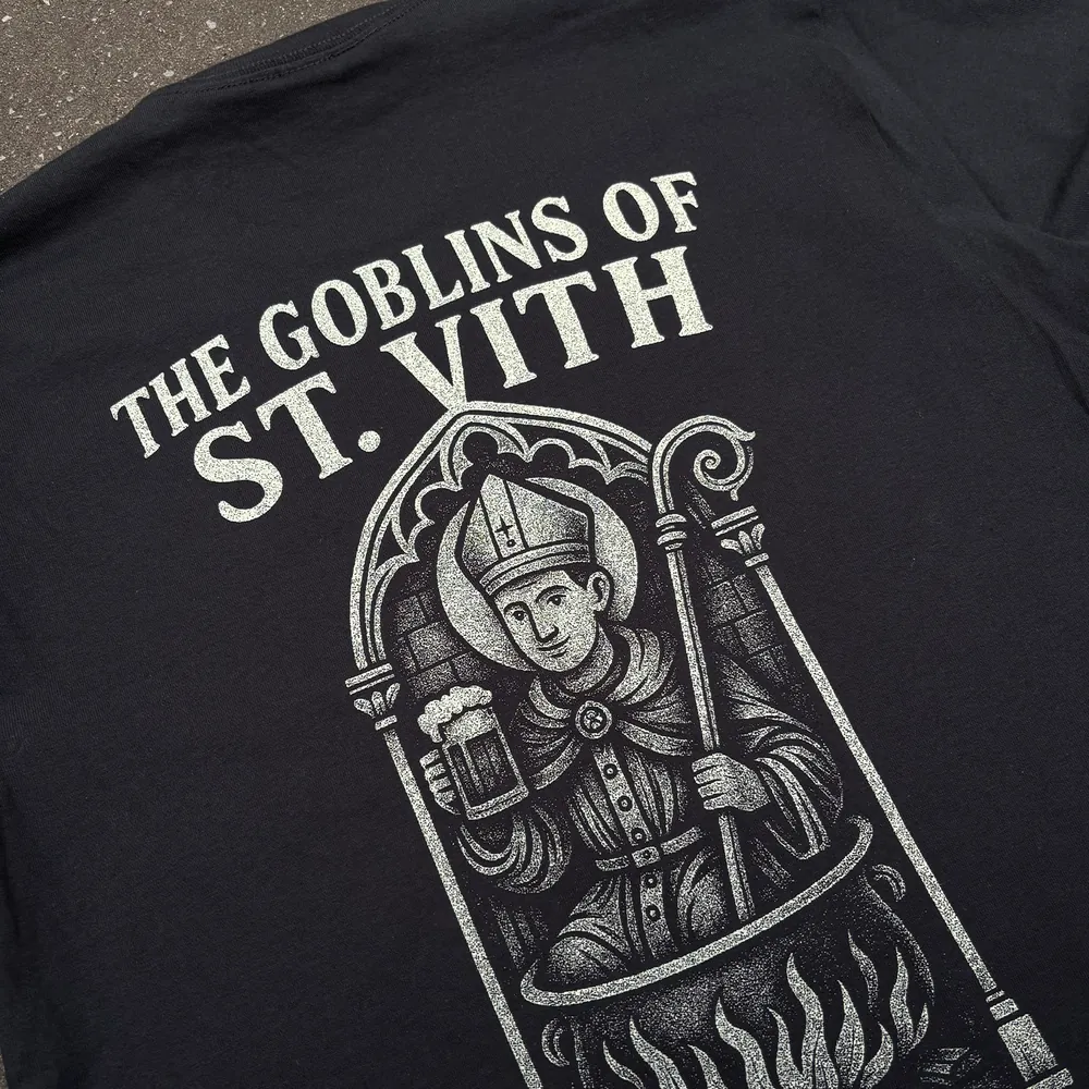 Schwarzes Shirt mit Print The Goblins of St. Vith